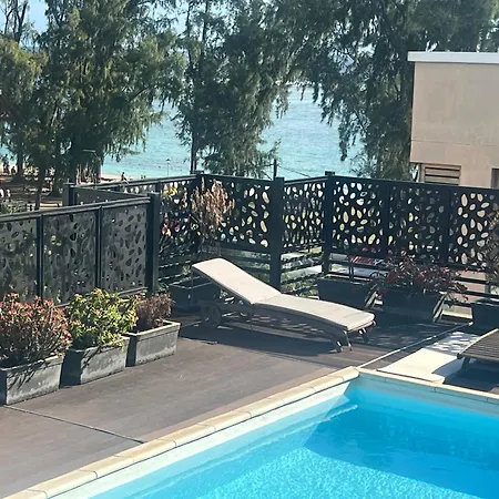 Newly Renovated Studio Apartment With Rooftop Pool, Few Steps To The Beach Flic en Flac Exterior photo