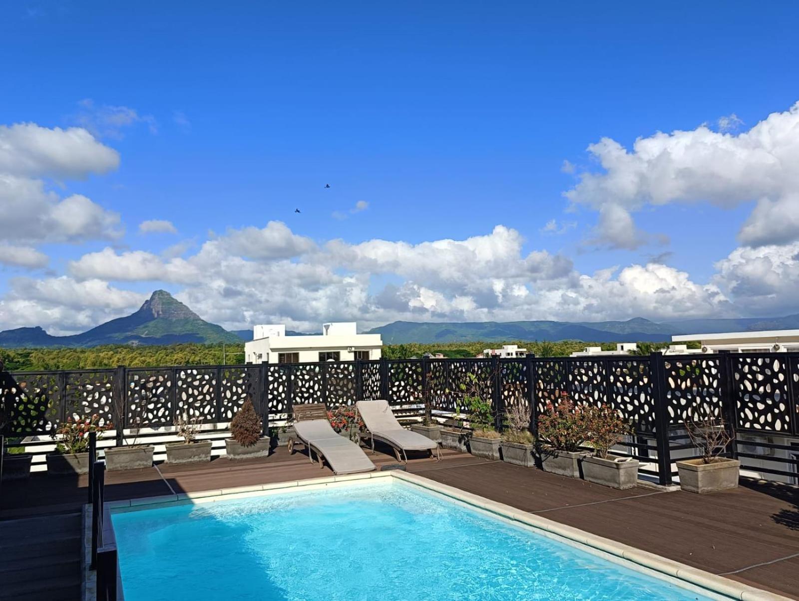 Appartement Newly Renovated With Rooftop Pool, Few Steps To The Flic-en-Flacq