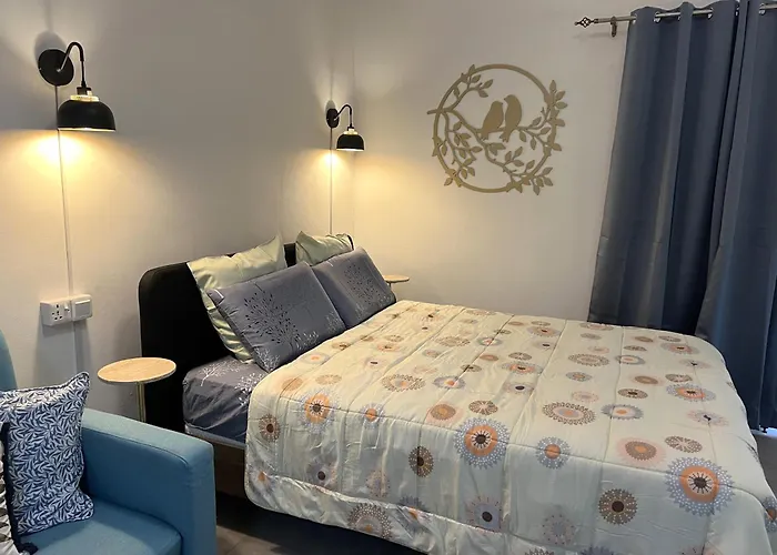 Newly Renovated Studio Apartment With Rooftop Pool, Few Steps To The Beach