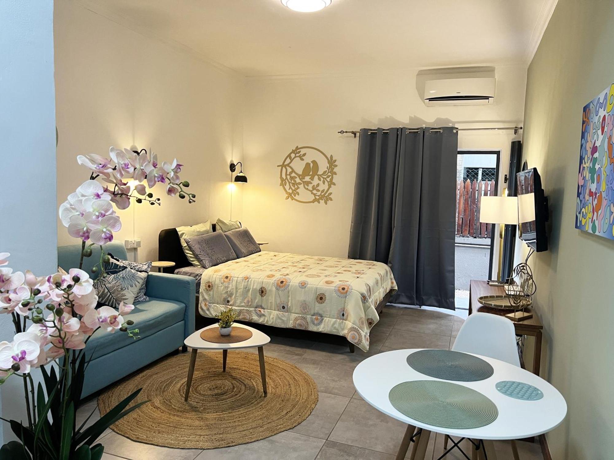 Newly Renovated With Rooftop Pool, Few Steps To The Apartment Flic-en-Flacq