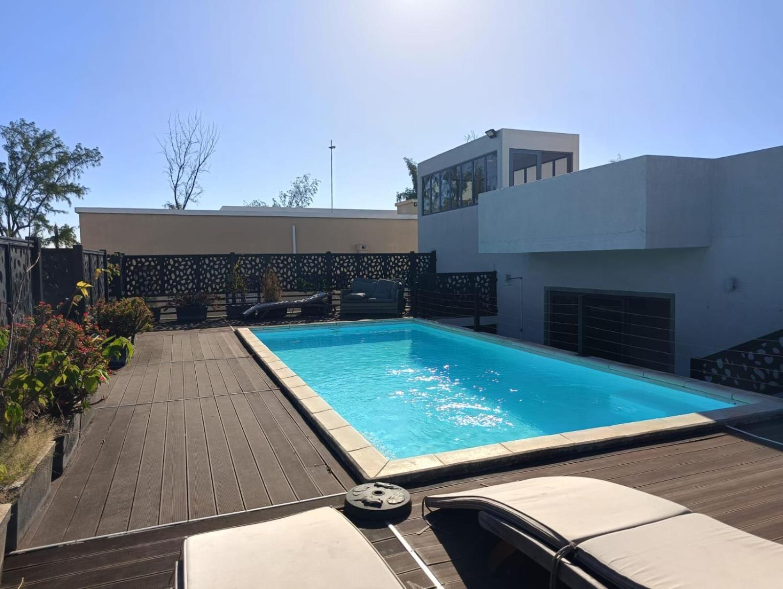 Newly Renovated With Rooftop Pool, Few Steps To The Flic-en-Flacq