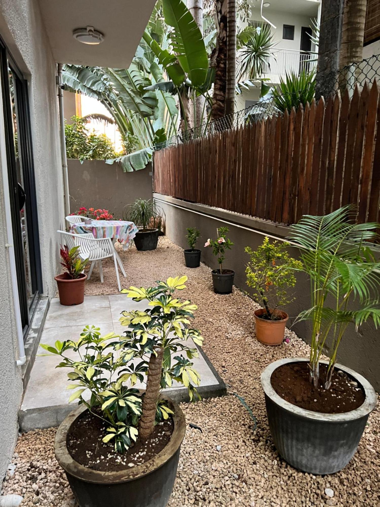Apartment Newly Renovated With Rooftop Pool, Few Steps To The *